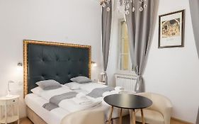 Apartments Art Teatro